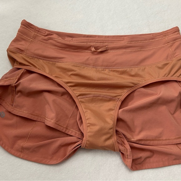 Lululemon Speed Up High-Rise Lined Short 4"
Pink Savannah. Size 8 - Picture 7 of 15